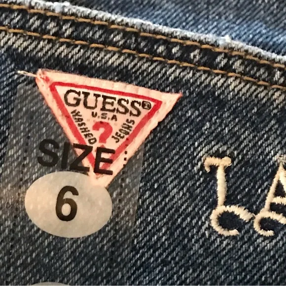 NWOT Guess Women’s LA Monogram Denim Shorts Size 6 - Picture 3 of 6